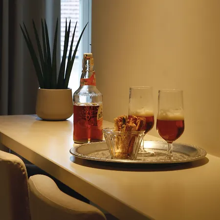 Les De Catherine, La 35 Apartment