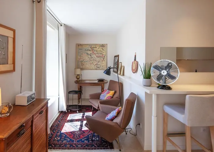 Les De Catherine, La 35 Διαμέρισμα