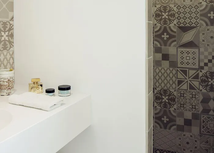 Les De Catherine, La 35 Διαμέρισμα